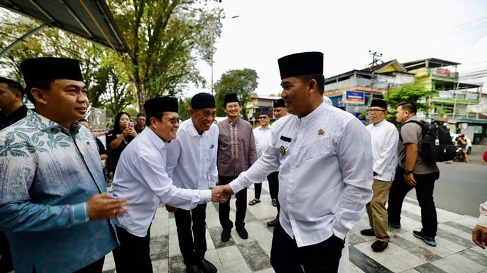 IDUL FITRI - Gubernur Sulawesi Utara Yulius Selvanus Komaling dgkfk