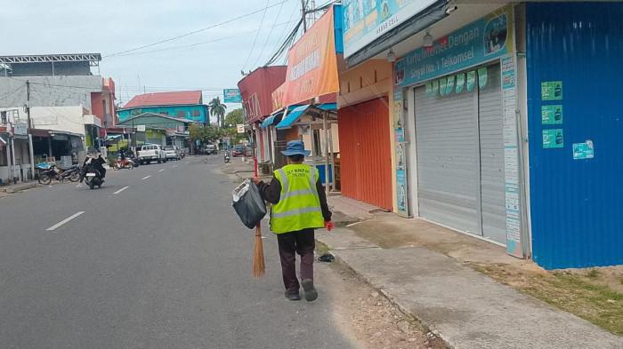 21032026 petugas kebersihan bersihkan sampah 01