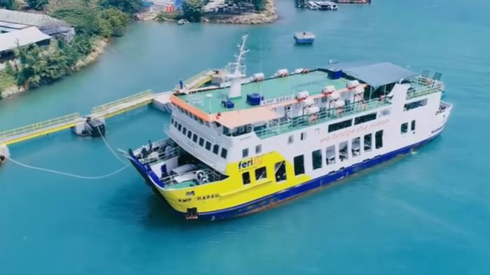 KAPAL RORO - KMP Barau, salah satu kapal roro yang melayani penyeberangan Telaga Punggur Batam ke Tanjung Uban, Bintan dan sebaliknya.