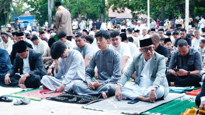 SALAT ID -- Wawali Kota Gorontalo, Indra Gobel salat Idul Fitri 1447 H di Lapangan Taruna
