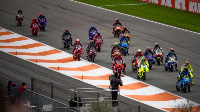 BALAPAN MOTOGP - Balapan sprint race MotoGP Valencia 2025 yang berlangsung di Sirkuit Ricardo Tormo, Spanyol, Sabtu (15/11) malam WIB. Nicolo Bulega menggantikan Marc Marquez