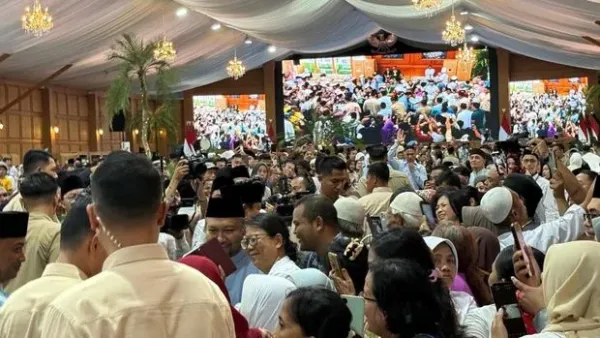 Presiden Prabowo Subianto didampingi putranya Didit Hediprasetyo menghadiri kegiatan open house lebaran di Istana Negara, Jakarta. Presiden Prabowo Subianto didampingi putranya Didit Hediprasetyo menghadiri kegiatan open house lebaran di Istana Negara, Jakarta, Sabtu (21/3/2026).