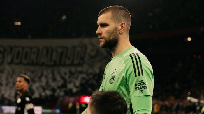 DEBUT - Kiper, Timnas Indonesia, Maarten Paes menjalani debut dengan Ajax Amsterdam di Amsterdam ArenA pada Minggu (22/2/2026). Ia kebobolan satu gol saat melawan NEC Nijmegen.