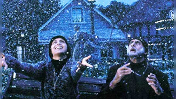 21 मार्च 1978 रोजी जन्मलेल्या राणी मुखर्जीचे वडील राम मुखर्जी हे नामांकित दिग्दर्शक-निर्माते होते तर आई कृष्णा मुखर्जी या प्लेबॅक सिंगर होत्या. त्यामुळे लहानपणापासूनच तिला चित्रपटसृष्टीचा वारसा लाभला.