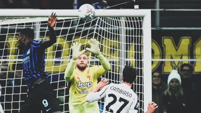 MENANGKAP BOLA - Aksi kiper Juventus, Michele Di Gregorio di pertandingan Serie A Liga Italia. Kini Juventus dikabarkan mencari kiper baru buntut performa minor Di Gregoria belakangan ini.