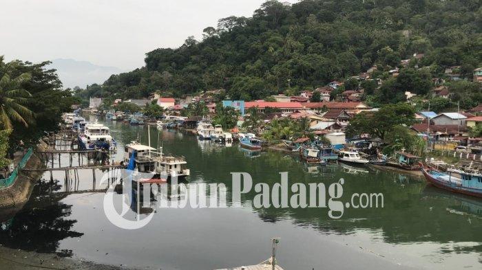 JEMBATAN SITI NURBAYA- Penampakan aliran sungai Batang Arau yang dapat dilihat secara langsung dari atas Jembatan Siti Nurbaya, Kecamatan Padang Selatan, Kota Padang, Selasa (24/2/2026) sore.