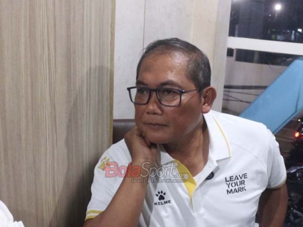 Anggota Komite Eksekutif PSSI sekaligus Ketua Badan Tim Nasional, Sumardji, sedang memberikan keterangan kepada awak media di Kawasan Jakarta, Kamis (13/3/2026).