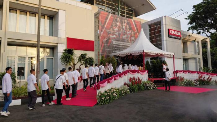 SUASANA DUKA - Suasana GOR Djarum Jati Kudus saat penyambutan jenazah bos Djarum Kudus Michael Bambang Hartono, Minggu (22/3/2026).
