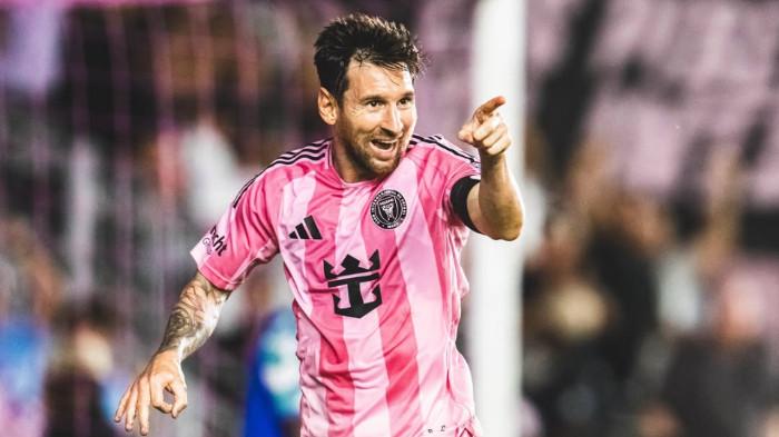 SELEBRASI MESSI - Pemain Inter Miami, Lionel Messi, menujuk ke arah rekan setimnya, Jordi Alba, setelah terjadinya gol ke gawang Seattle Sounders pada pertandingan pekan ke-33 Major League Soccer (MLS 2025) di Chase Stadium, Rabu (17/9/2025) pagi WIB. (Instagram Miami - 17/9/2025)