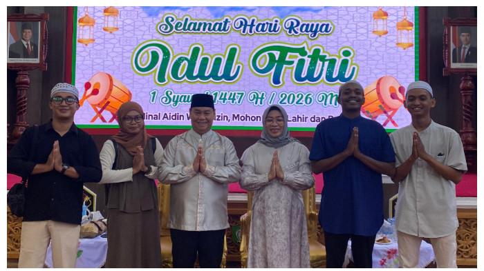 OPEN HOUSE - Suasana hangat penuh kebersamaan terasa di rumah jabatan Bupati Kabupaten Kotawaringin Timur (Kotim), Sabtu (21/3/2026).