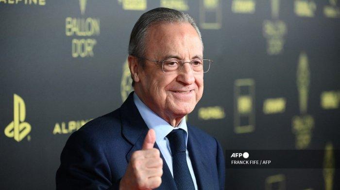 Presiden Real Madrid Spanyol Florentino Perez berpose setibanya untuk menghadiri upacara penghargaan Ballon d'Or France Football 2022 di Theater du Chatelet di Paris pada 17 Oktober 2022. Presiden Real Madrid, Florentino Perez, pernah berkeinginan untuk memindahkan kandang Los Blancos ke sebuah taman hiburan bernama Real Madrid Land.FRANCK FIFE / AFP