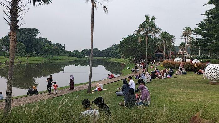 KEINDAHAN SETU PATINGGI - Masyarakat menikmati liburan akhir pekan di tepian Setu Patinggi, Kecamatan Tapos, Kota Depok, Jawa Barat, Minggu (2/2/2025). (TribunnewsDepok.com/M Rifqi Ibnumasy)