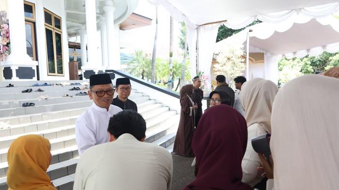 Bupati Tabalong HM Noor Rifani menyambut tamu2