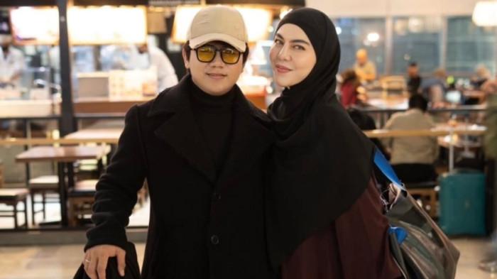 GO PUBLIC - Potret Pesulap Merah bersama Ratu Rizky Nabila dicapture Senin (23/2/2026).