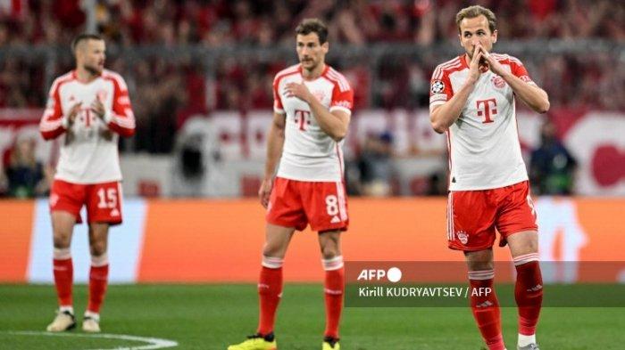 (Kiri-Kanan) Gelandang Jerman Bayern Munich Leon Goretzka dan penyerang Inggris Bayern Munich Harry Kane bereaksi selama pertandingan sepak bola leg pertama semifinal Liga Champions melawan Real Madrid pada tanggal 30 April 2024 di Munich.
