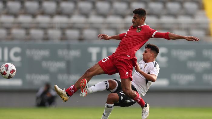 Aksi Ricky Kambuaya saat mengawal kekalahan Timnas Indonesia dengan skor 4-0 atas Libya, Selasa (2/1/2024).