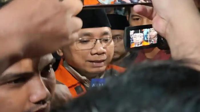 DITAHAN KPK - Mantan Menteri Agama RI, Yaqut Cholil Qoumas atau yang akrab disapa Gus Yaqut, resmi ditahan oleh Komisi Pemberantasan Korupsi (KPK) pada Kamis (12/3/2026).