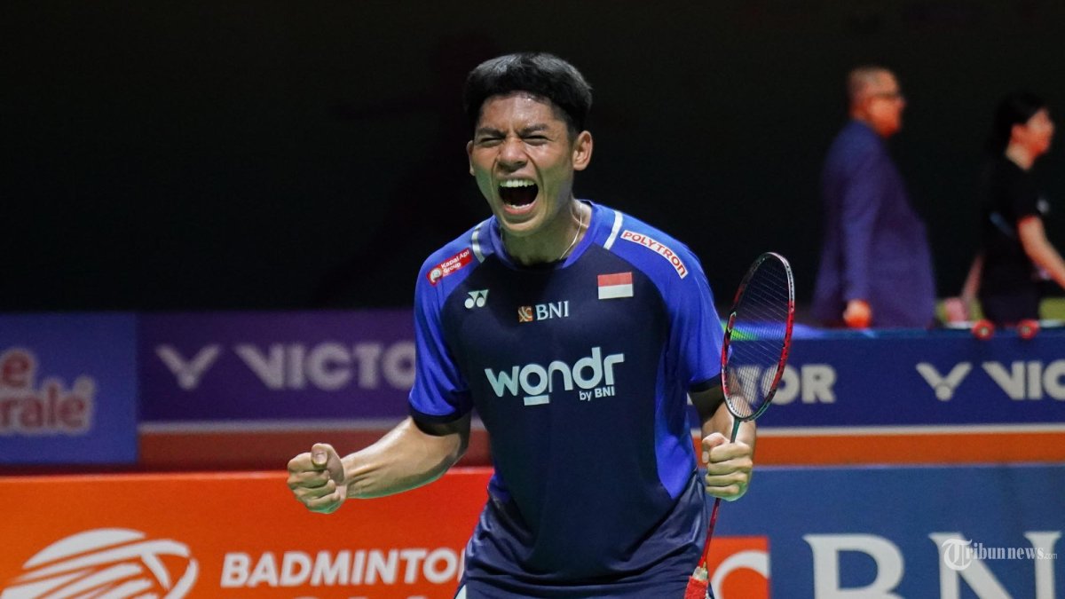 BAJC 2025 - Ekspresi Tunggal putra Indonesia, M Zaki Ubaidillah setelah mengalahkan Liu Yang Ming Yu (China) pada babak final Kejuaraan Badminton Asia Junior Championships 2025 di GOR Indoor Manahan, Solo, Sabtu (26/7/2025). Ubaidillah berhasil mengalahkan Liu dengan perolehan 21-12,21-17 poin dan keluar sebagai pemenang di kategori Individual. (TRIBUNNEWS/Muhammad Nursina