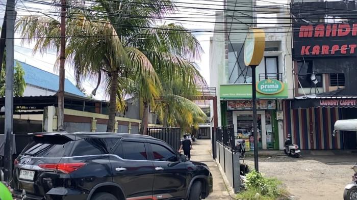 KEDIAMAN GUS YAQUT - Sejumlah kendaraan mewah keluar masuk perumahan Gus Yaqut pada senin (23/3/2026) usai KPK putuskan statusnya jadi tahanan rumah