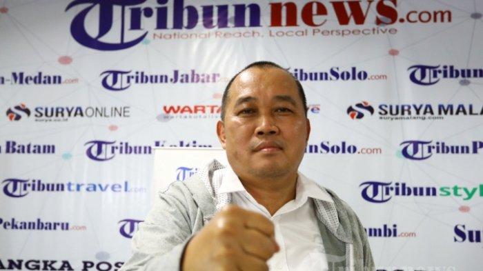 Koordinator Masyarakat Anti Korupsi Indonesia (MAKI) Boyamin Saiman berpose usai wawancara khusus dengan Tribun Network di Jakarta, Jumat (28/8/2020).