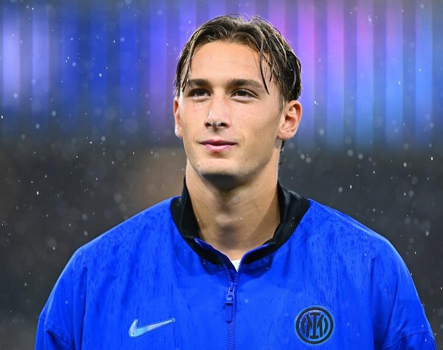 BINTANG MUDA INTER- Duel panas Serie A akhir pekan ini antara Napoli kontra Inter Milan akan menjadi ujian besar bagi Francesco Pio Esposito, bintang muda yang tengah mencuri perhatian di sepak bola Italia.Menurut laporan Corriere della Sera via FCInterNews, pemain berusia 20 tahun itu mendapat kesempatan emas untuk membuktikan kualitasnya dalam “big match” pertamanya musim ini.
