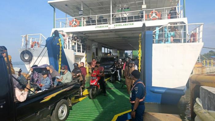 Arus mudik di Pelabuhan Sungai Nyamuk 02 24032026.jpg