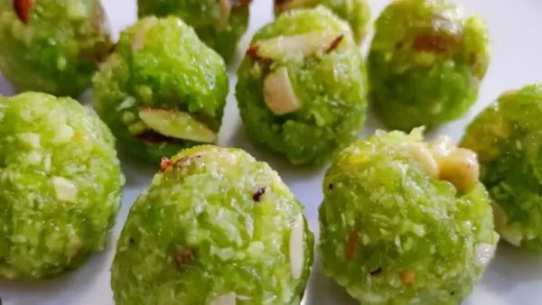 Green lauki laddus served with dry fruits