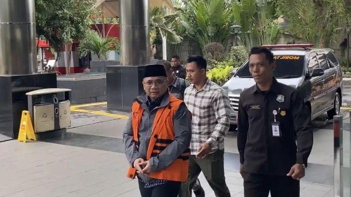 KEMBALI KE RUTAN - Gus Yaqut kembali ke Rumah Tahanan KPK dengan tangan di Borgol, Selasa (24/3/2026).