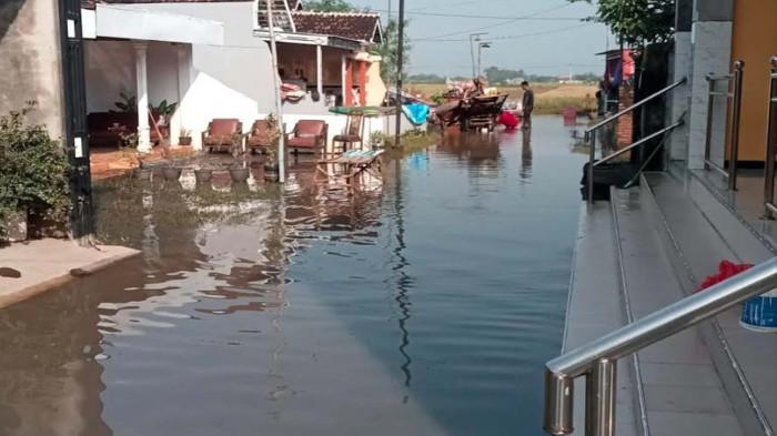 banjir tanggul jebol Mojokerto
