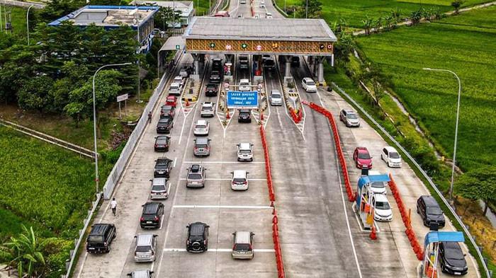 GERBANG TOL KARANGANYAR - Penampakan Gerbang Tol Karanganyar. Sebanyak 148.234 kendaraan tercatat keluar masuk melalui Gerbang Tol Karanganyar hingga Lebaran H+2 tahun 2026, Senin (24/3/2026).