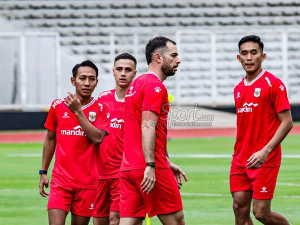 (Dari kiri ke kanan) Beckham Putra Nugraha, Eliano Reijnders, Jori Amat, Rizky Ridho sedang menjalani sesi latihan bersama Timnas Indonesia di Stadion Madya, Senayan, Jakarta, Selasa (24/3/2026).