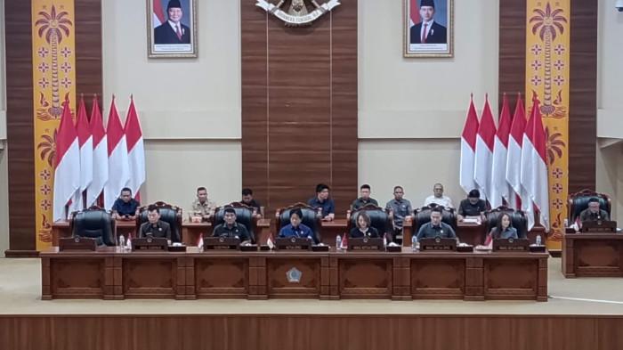 Rapat Paripurna DPRD Sulawesi Utara dalam rangka mendengarkan LKPJ Gubernur Sulut
