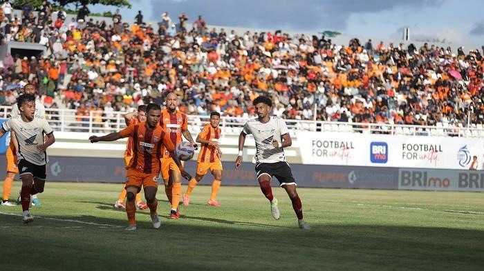 SUPER LEAGUE - PSM Makassar vs Borneo FC pada BRI Liga 1 2024/2025 di Stadion Segiri, Kota Samarinda, Kalimantan Timur, Jumat (18/4/2025).