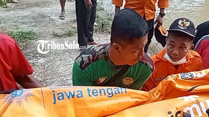 Evakuasi korban tenggelam 253