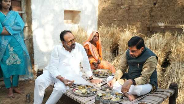 Taste of dal and roti while sitting on the cot in farmer's house, CM celebrated his birthday like this among Annadata