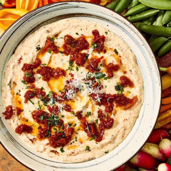 #1 भूमध्यसागरीय आहार स्नॅकचा फोटो जो तुम्ही बनवला पाहिजे क्रेडिट: छायाचित्रकार: हॅना हफहॅम, फूड स्टायलिस्ट: अमांडा स्टॅनफिल्ड, प्रॉप स्टायलिस्ट: जोशुआ हॉगल