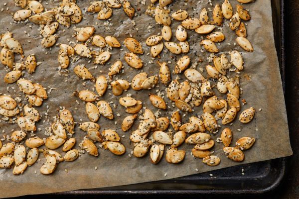 भाजलेल्या भोपळ्याच्या बियांचा रेसिपी फोटो क्रेडिट: कार्सन डाउनिंग