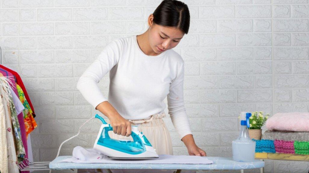 Ilustrasi setrika.