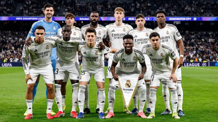STARTING LINE-UP = Starting XI Real Madrid berfoto sebelum pertandingan melawan Manchester City pada leg pertama 16 Besar Liga Champions 2025/2026 di Stadion Santiago Bernabeu, Spanyol, Kamis (13/3) dini hari WIB. Madrid unggul 3-0 di babak pertama.