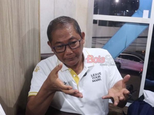 Anggota Komite Eksekutif PSSI sekaligus Ketua Badan Tim Nasional, Sumardji, sedang memberikan keterangan kepada awak media di Kawasan Jakarta, Kamis (13/3/2026).