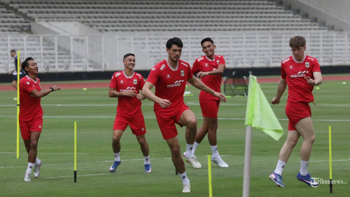 TIMNAS INDONESIA - Sejumlah pesepak bola Timnas Indonesia menjalani latihan di Stadion Madya Gelora Bung Karno, Jakarta, Selasa (24/3/2026). Latihan tersebut dilakukan jelang laga di FIFA Series 2026. TRIBUNNEWS/IRWAN RISMAWAN