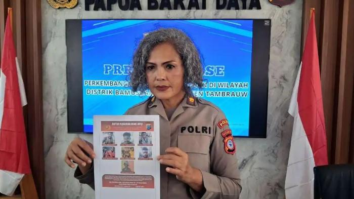 RILIS PELAKU - Polda Papua Barat Daya merilis identitas tujuh terduga pelaku penyerangan tenaga kesehatan (nakes) dan warga sipil di Distrik Bamusbama, Kabupaten Tambrauw. Ketujuh pelaku tersebut masuk dalam Daftar Pencaian Orang (DPO).