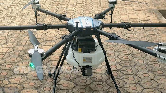 DRONE -- Drone bantuan dari pemerintah pusat yang berada  di Kantor Dinas Pertanian, Pangan dan Perikanan Kabupaten Bangka Selatan, Kamis (26/3/2026). Drone tersebut nantinya akan digunakan guna mendukung sektor pertanian.