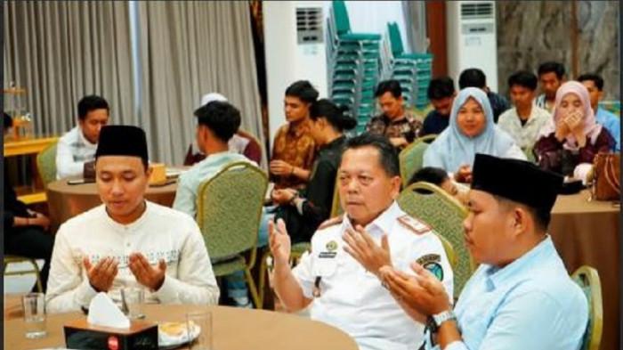 Halal bihalal di Rumah Dinas Bupati Batang Hari, pada Rabu lalu menjadi momen bagi pemerintah kabupaten dalam mempererat tali silaturahmi bersama mahasiswa Himbari, Kamis (26/3/2026).