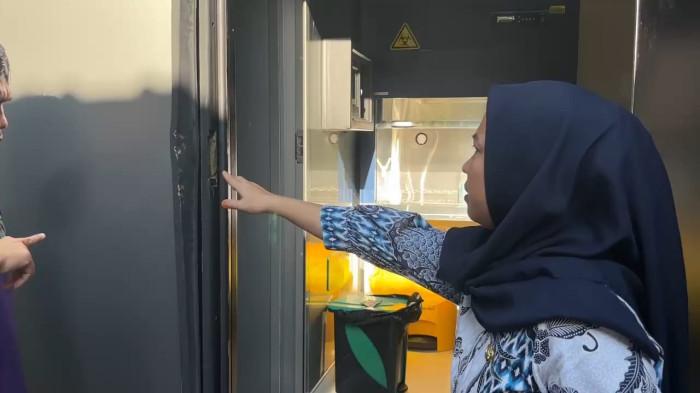 PENCURIAN - Kepala Labkesda Sulbar dan staf saat mengecek TKP pencurian di Laboratorium Kontainer PCR milik Laboratorium Kesehatan Daerah (Labkesda) Sulawesi Barat (Sulbar) yang dibobol maling, Kamis (26/3/2026).