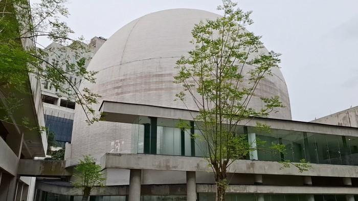 CARA BELI TIKET - Gedung Teater Bintang Planetarium, Taman Ismail Marzuki, Jakarta ramai dikunjungi warga saat momen libur lebaran, Kamis (26/3/2026). (Yusuf/TribunJakarta).