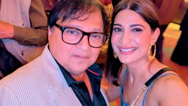 अहाना कुमराने धुरंधर 2 चा खरा हिरो तिला कोण वाटला यावर लिहिलय. ती इन्स्टाग्रामवर लिहिते आपला दुसरा बेस्ट स्पाय राकेश बेदी सर आहेत.  भितीदायक आणि मनोरंजक असं हे पात्र आहे. असा रोल याआधी राकेश बेदींनी कधी केलेला नाही. त्यांच्या आयुष्यातील हा स्मरणीय रोल आहे. 