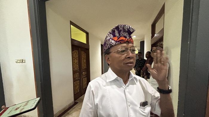SOSOK - Gubernur Bali Wayan Koster, menanggapi pemanggilan sejumlah pejabat di lingkungan Pemerintah Provinsi (Pemprov) Bali oleh Kejaksaan Agung (Kejagung) RI, terkait pengelolaan dana Pungutan Wisatawan Asing (PWA) Rp150 ribu. 
