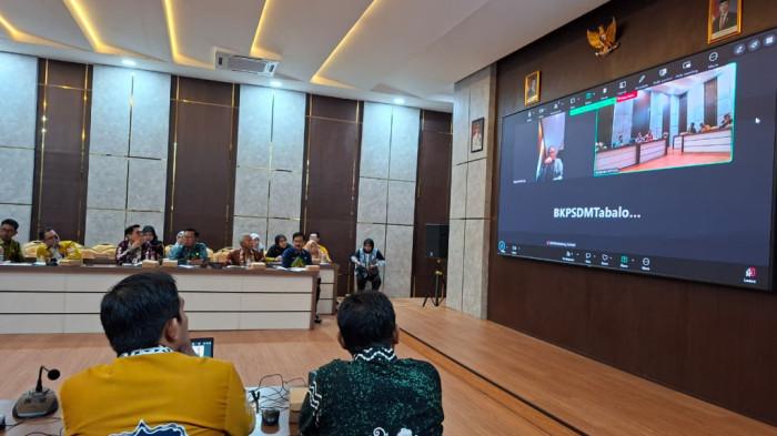 Bupati Tabalong HM Noor Rifani ikuti secara daring rakor usulan kebutuhan jumlah