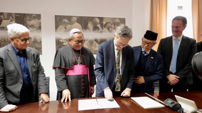 KerjasamaVaticannewsss